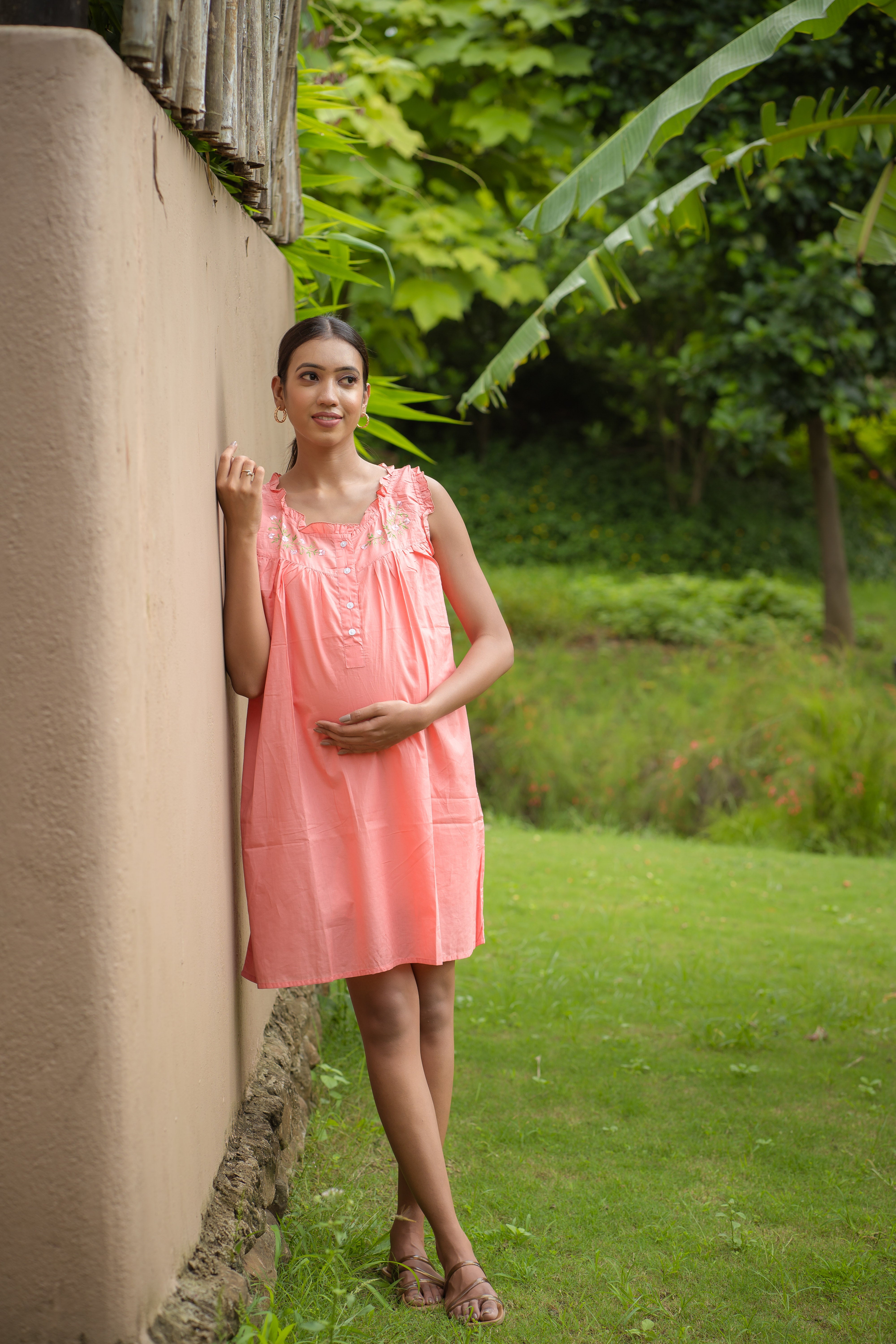 Maternity & Nursing Gowns - Floral Wreath Short Sleeveless