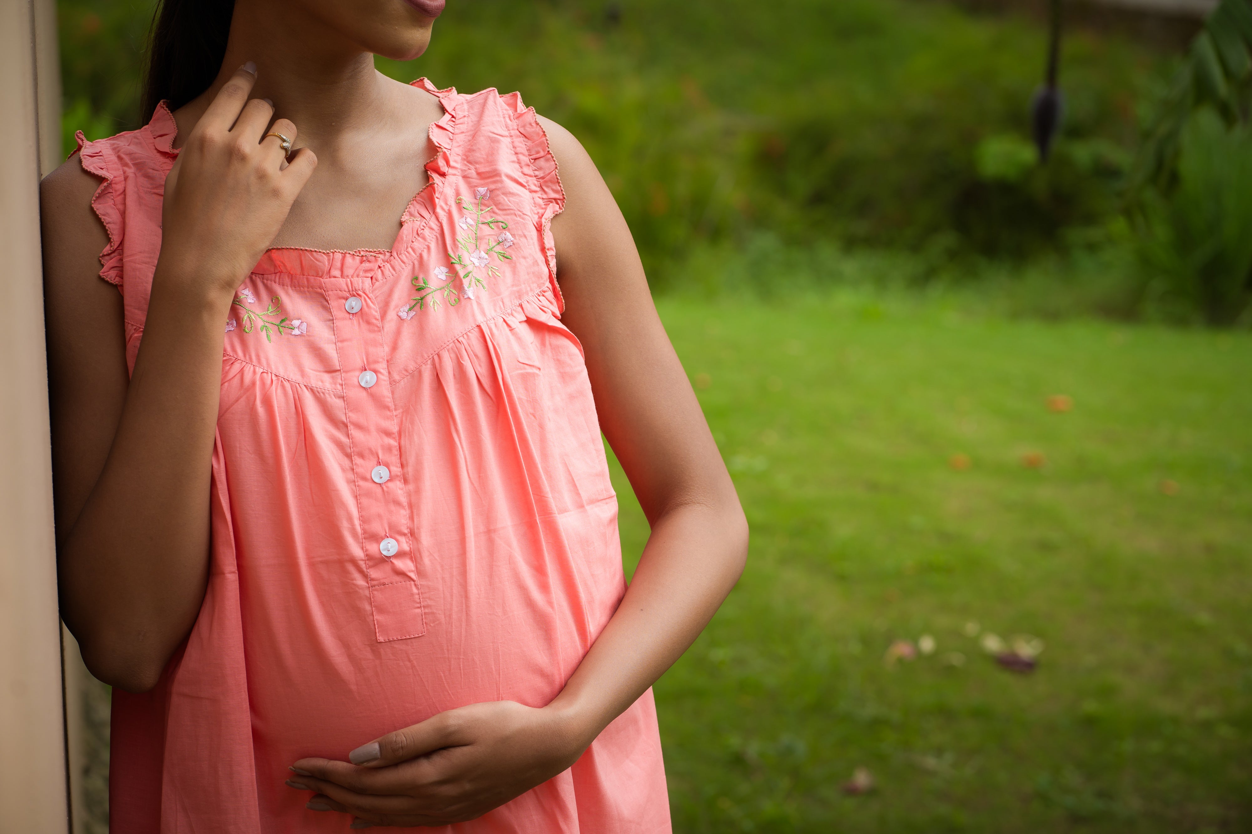 Maternity & Nursing Gowns - Floral Wreath Short Sleeveless
