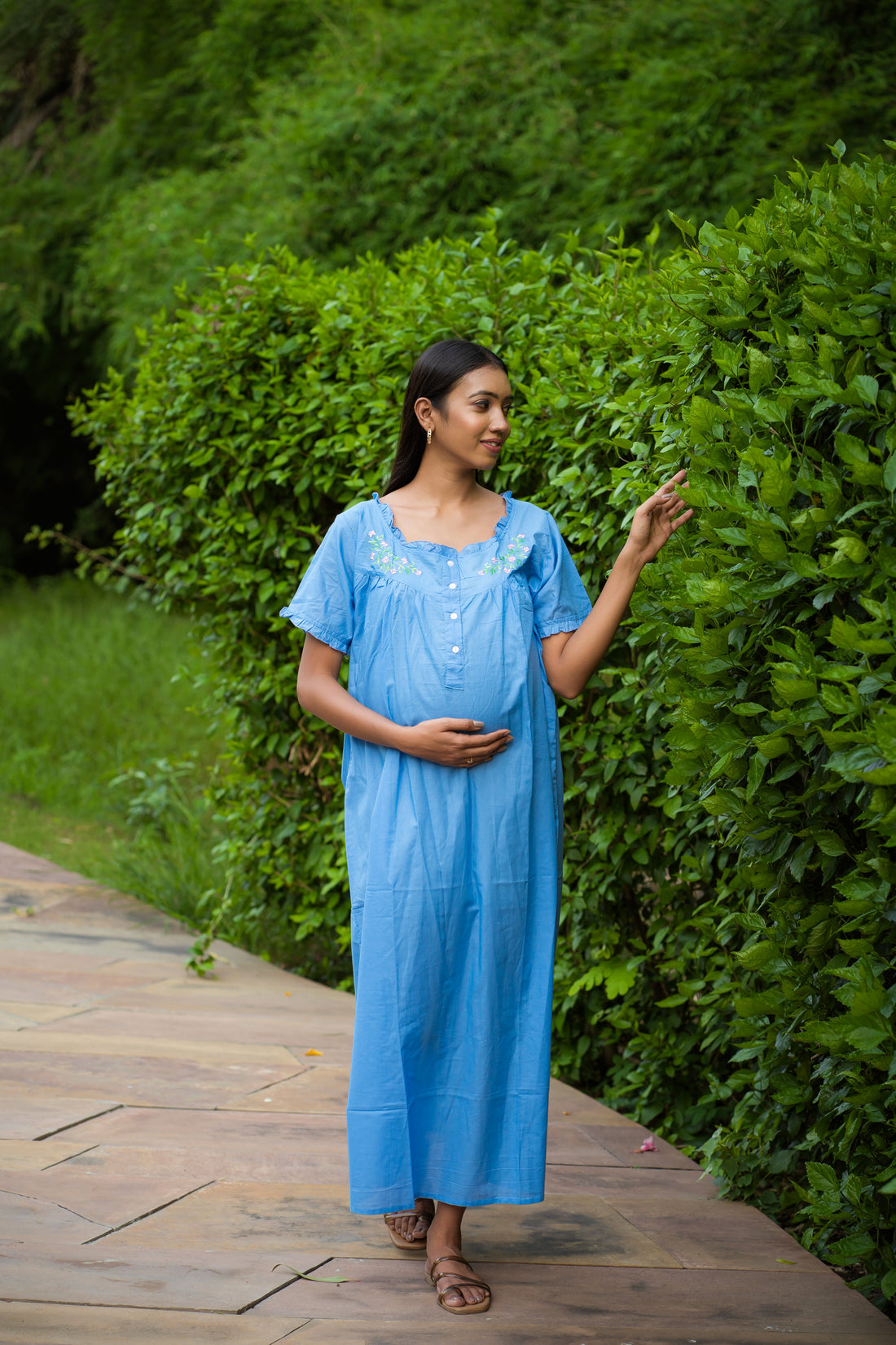 Maternity & Nursing Gowns - Floral Wreath - Sleeves