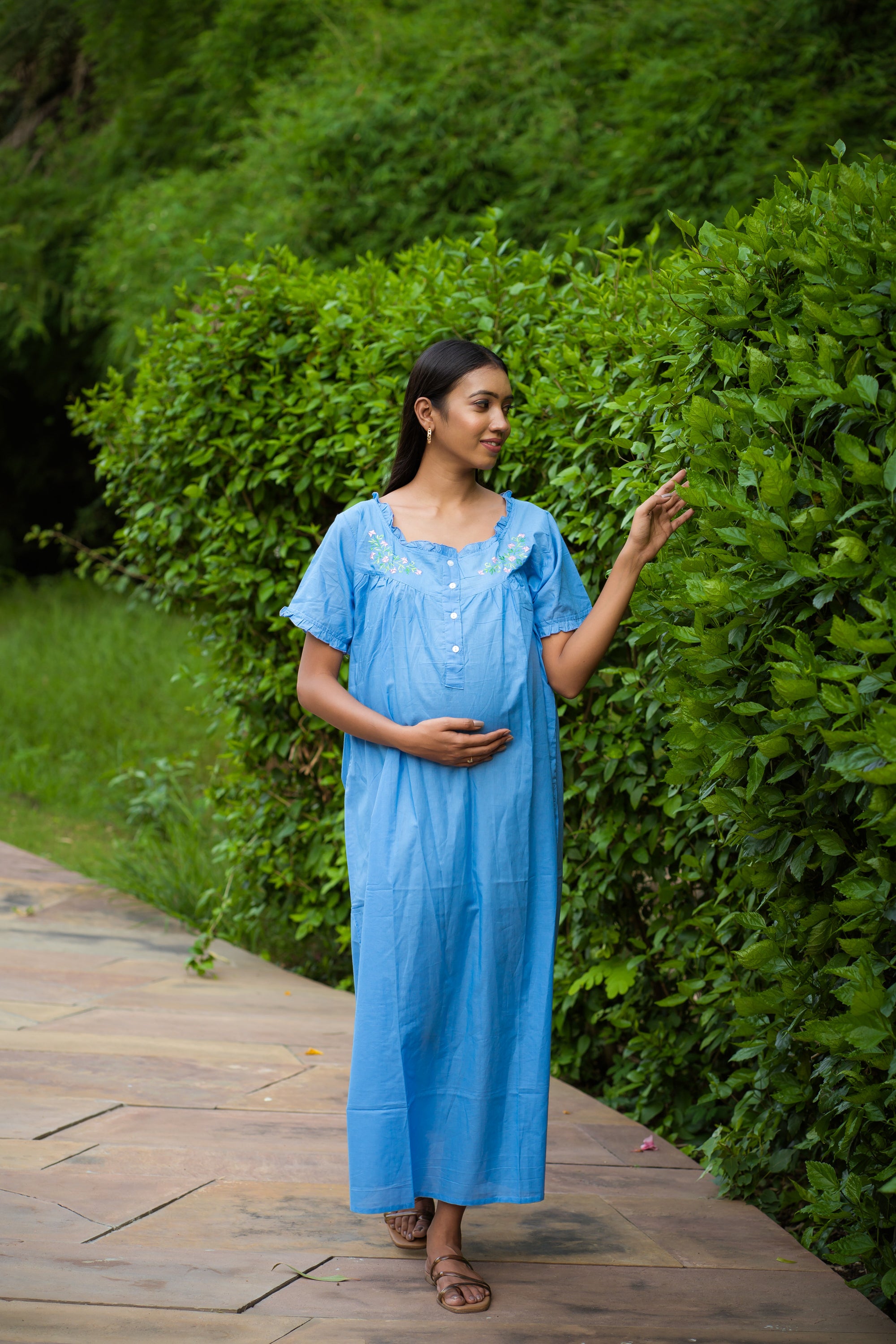 Maternity & Nursing Gowns - Floral Wreath - Sleeves