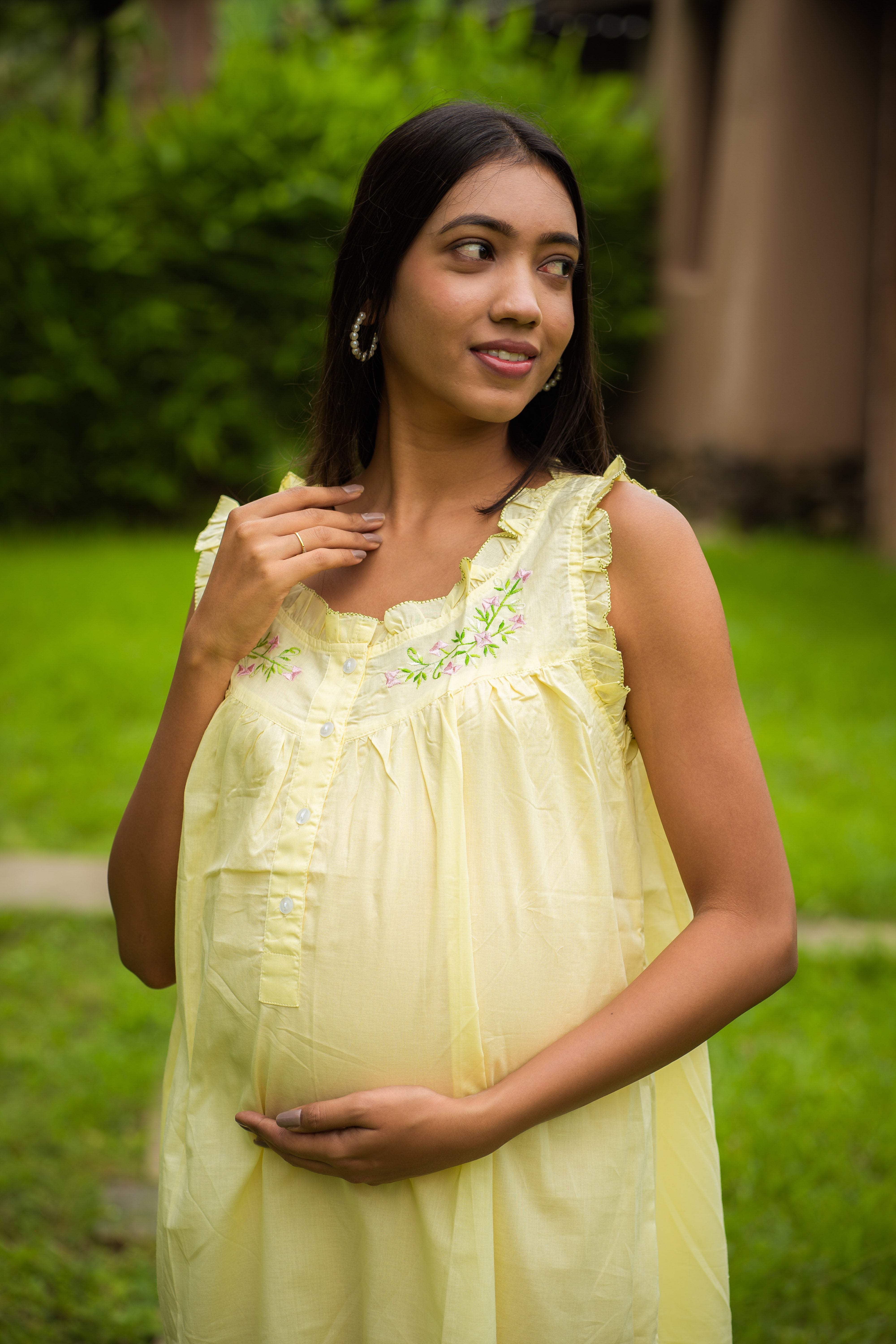 Maternity & Nursing Gowns - Floral Wreath Short Sleeveless